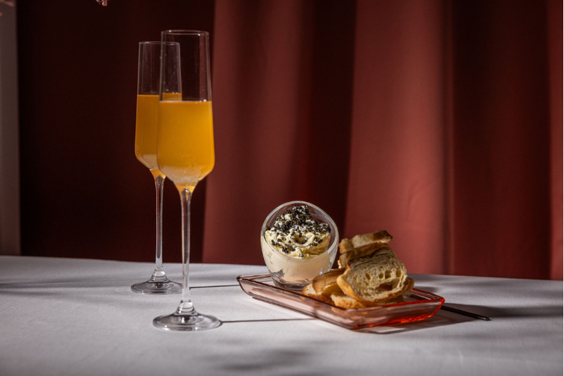 Table de fête avec caviar Antonius